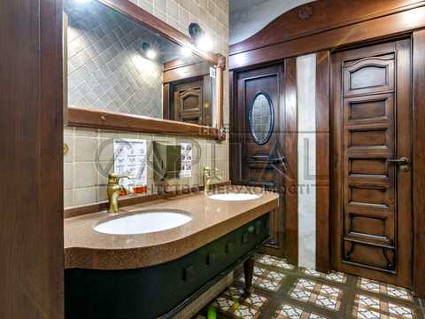 комерційна за адресою Дніпровська набережна вул., 19-А