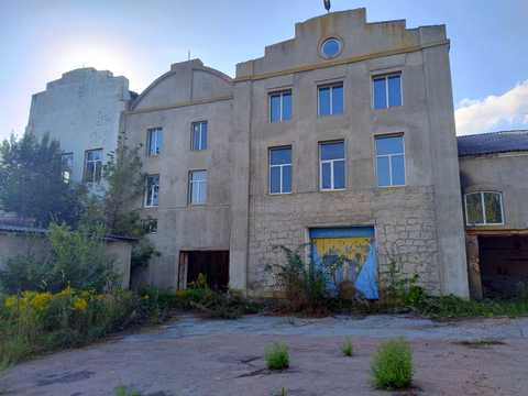 комерційна за адресою Центральна, 90