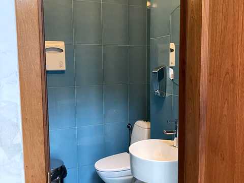комерційна за адресою Турівська вул., 31