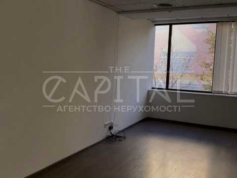 комерційна за адресою Володимирська вул., 73