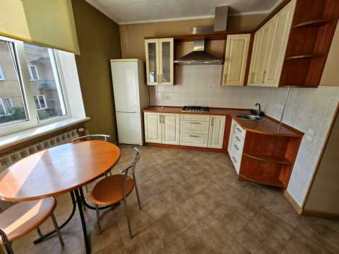 квартира за адресою Михайла Старицького вул., 6