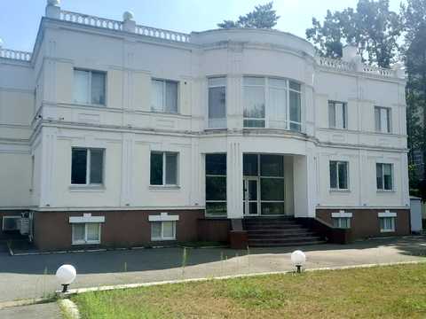 коммерческая по адресу Київська ул., 107б