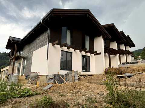 будинок за адресою с. Поляниця, Карпатська, 1