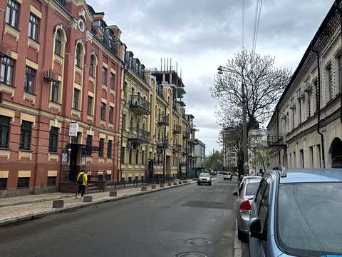 комерційна за адресою Кирилівська вул. (Фрунзе), 6а
