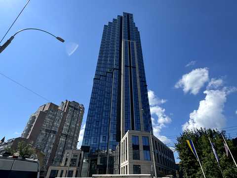 комерційна за адресою Антоновича вул. (Горького), 136