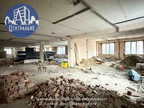 комерційна за адресою Чернівці, Руська вул., 242