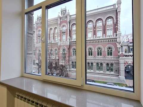комерційна за адресою Інститутська вул., 16