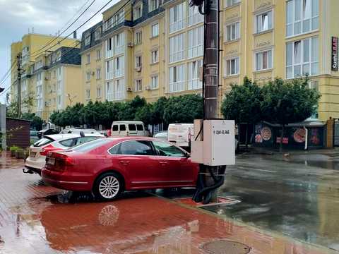 комерційна за адресою Миру вул., 7