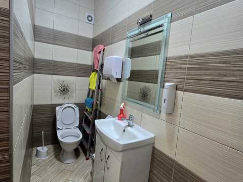 комерційна за адресою Зелена вул., 115