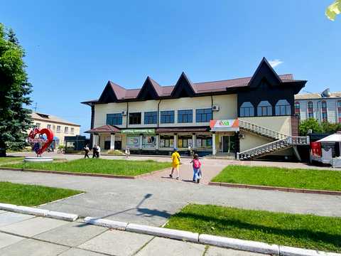 комерційна за адресою смт. Рокитне, Незалнжності, 1