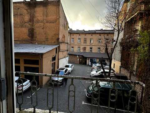 комерційна за адресою Вʼячеслава Чорновола просп. (), 1