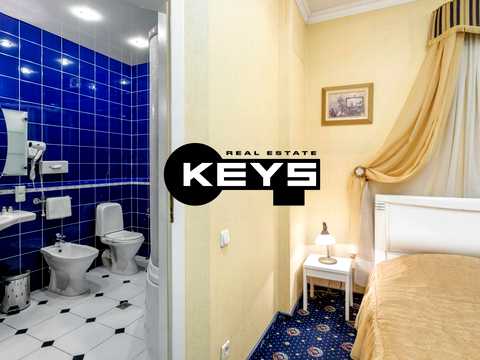 комерційна за адресою Трьохсвятительська вул., 9