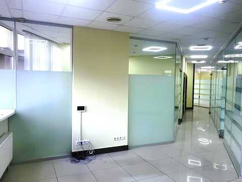 комерційна за адресою Лесі Українки бульв., 7-Б