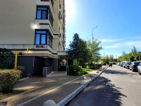 коммерческая по адресу Юнатская ул., 19