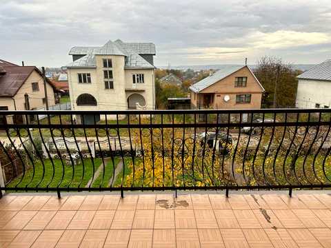 будинок за адресою с. Угринів, Вільна