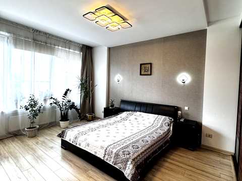 квартира за адресою Літературна вул., 1а