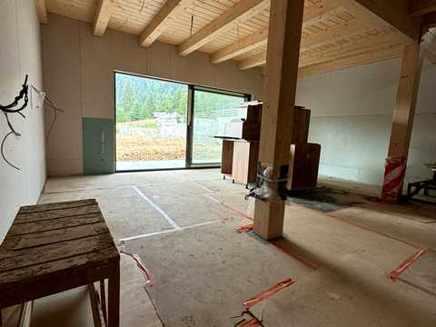 будинок за адресою с. Поляниця, Карпатська, 1