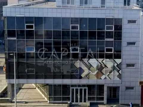 комерційна за адресою Нововокзальна вул., 2А