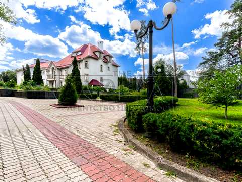 коммерческая по адресу Патріарха Володимира Романюка ул. (Жовтнева), 2Б