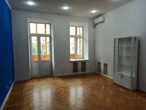 комерційна за адресою Саксаганського вул., 27