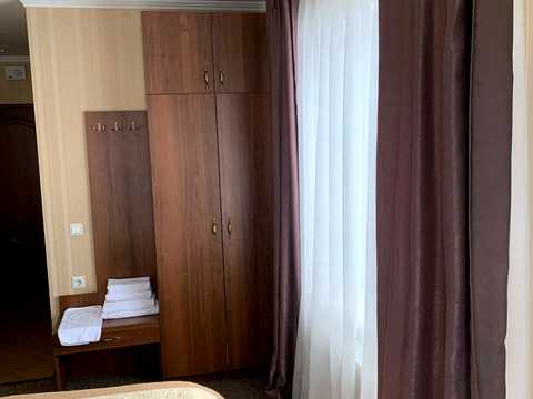 комерційна за адресою Вишні, 300