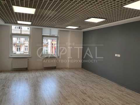 комерційна за адресою Володимирська вул., 38