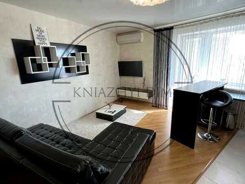 квартира за адресою Срібнокільська вул., 12