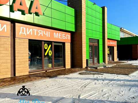 комерційна за адресою Машинобудівників вул., 1
