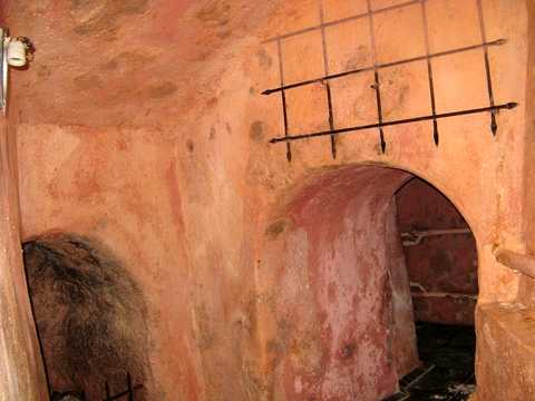 комерційна за адресою Сиротюка, 1