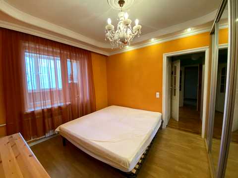 квартира за адресою Анни Ахматової вул., 39-А