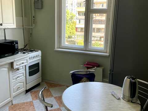 квартира за адресою Лариси Руденко вул., 15/14