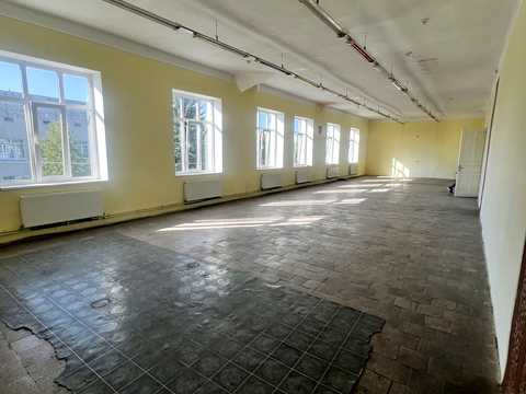 комерційна за адресою Центральна вул., 2