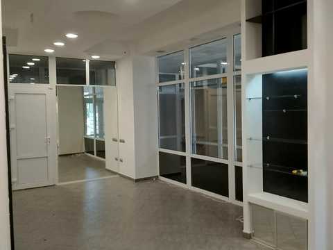 комерційна за адресою Незалежності вул., 32 а
