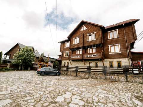 комерційна за адресою с. Яблуниця, Степана Бандери, 30