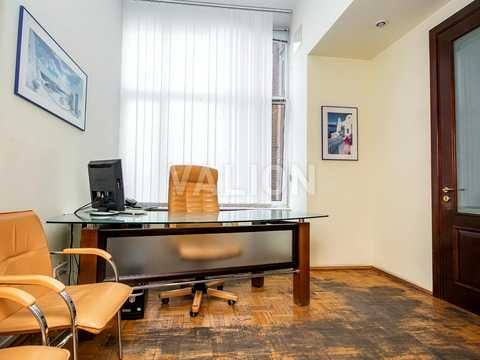 комерційна за адресою Київ, Трьохсвятительська вул., 11