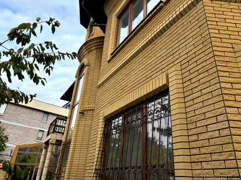 будинок за адресою Ніла Армстронга вул. (Казакова)