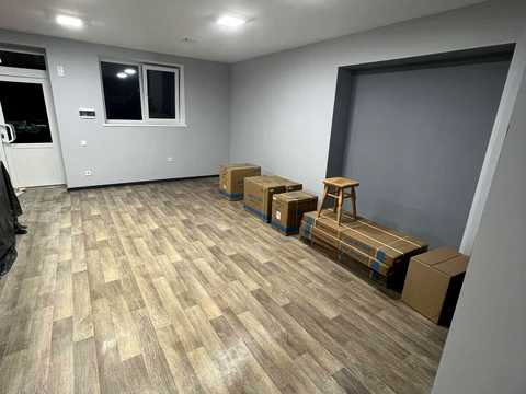комерційна за адресою Миру вул., 7