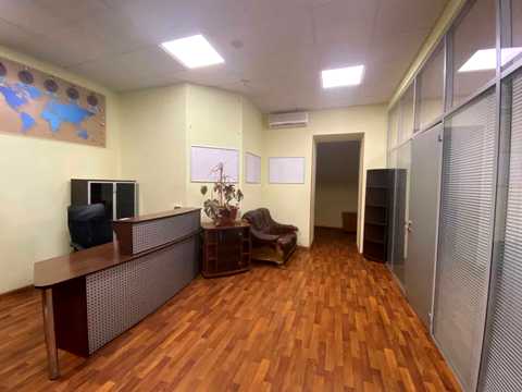 комерційна за адресою Круглоуніверситетська вул., 4