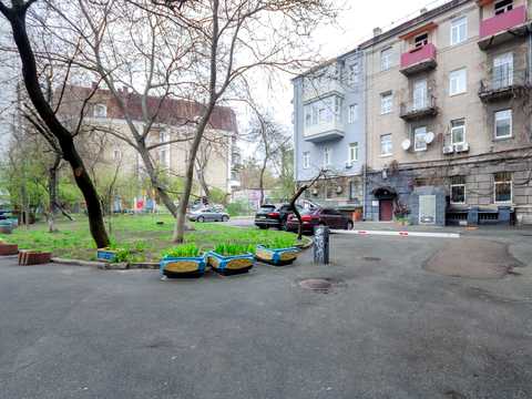 комерційна за адресою Золотоворітська вул., 2-А