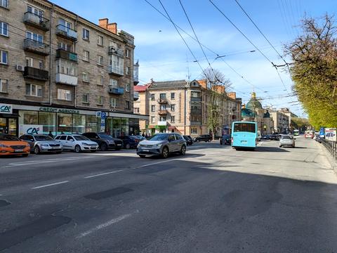 комерційна за адресою Князя Острозького вул., 1