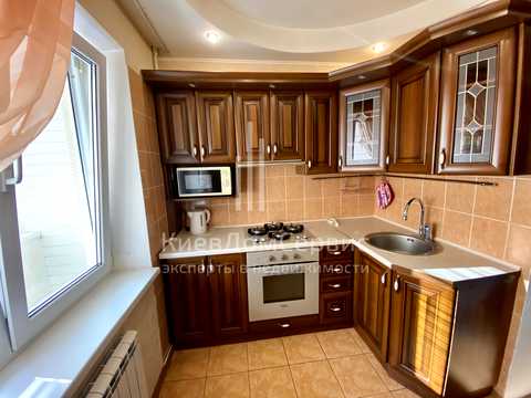 квартира за адресою Богатирська вул., 18