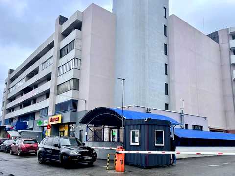 паркомісце за адресою Драгоманова вул., 1-Л