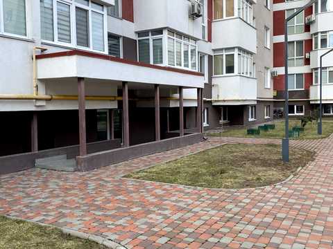 комерційна за адресою Єдності вул., 4