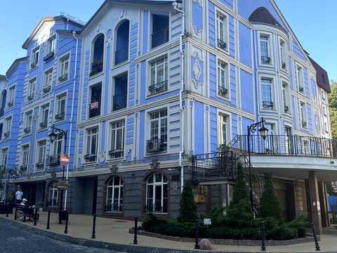 комерційна за адресою Дегтярна вул., 6