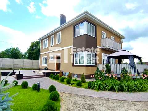 будинок за адресою смт. Коротич, Вулиця