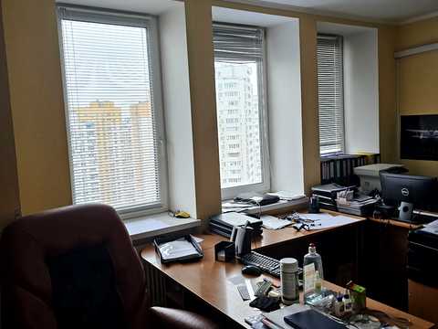 комерційна за адресою Драгоманова вул., 6-А