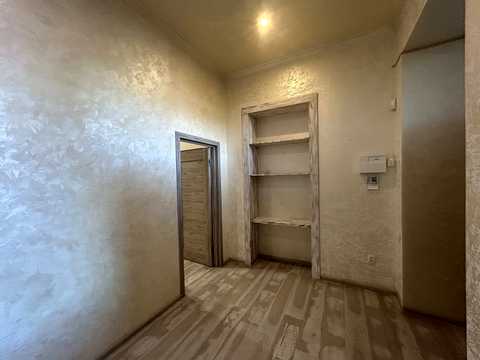 комерційна за адресою Драгоманова вул., 67
