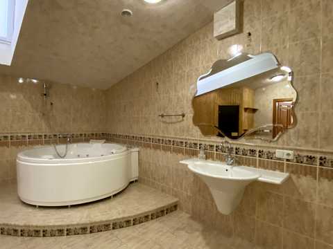 квартира за адресою Богдана Хмельницького вул., 42/32