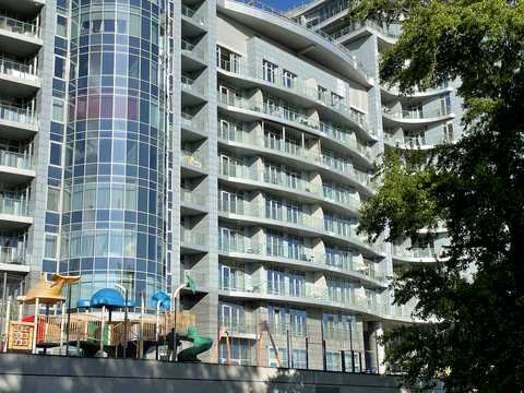 квартира за адресою Раїси Окіпної вул., 18