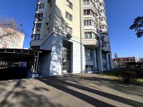 комерційна за адресою Краківська вул., 15/17